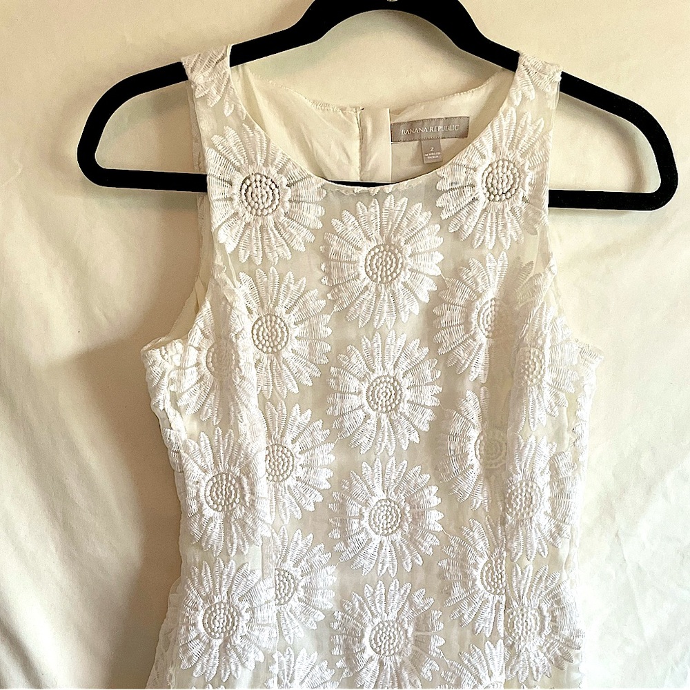 **EUC** BANANA REPUBLIC Tank Top Style Dropped-Waist Dress w/ Flower Embroidery